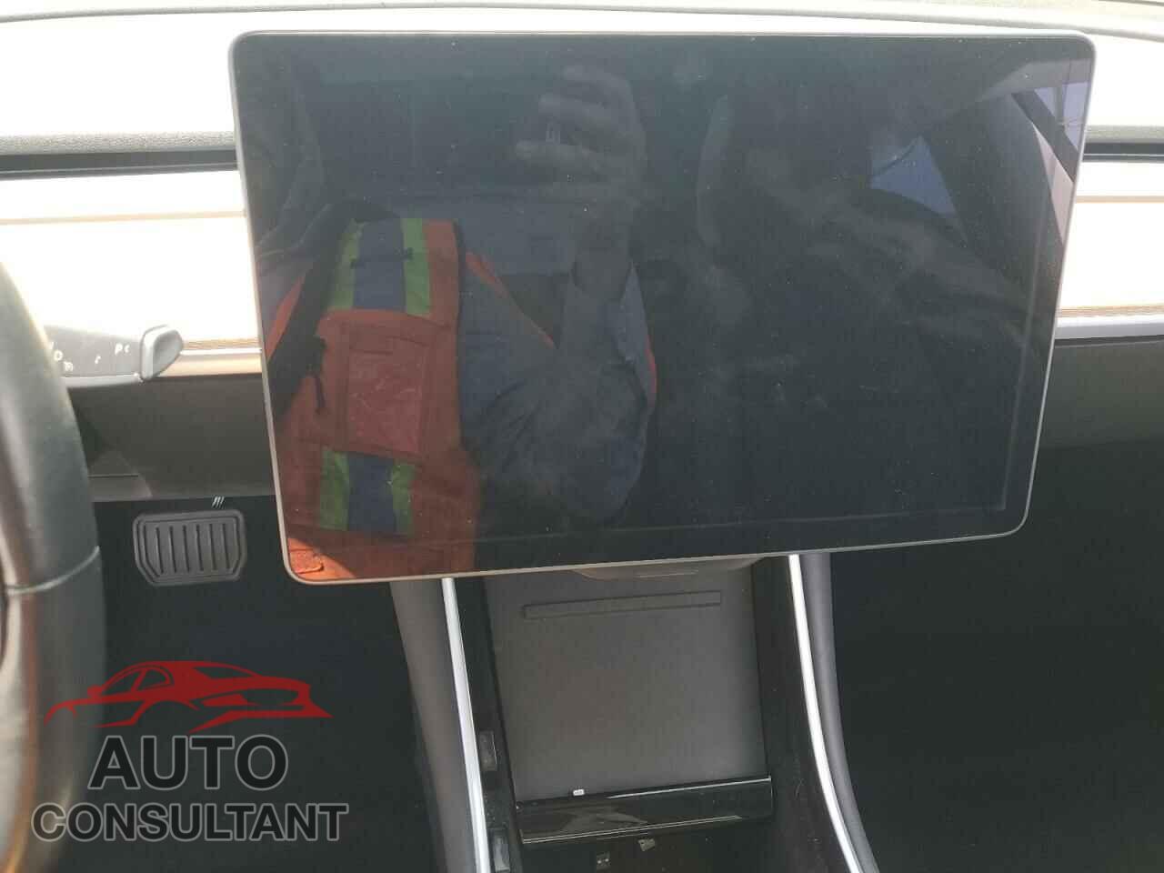 TESLA MODEL 3 2018 - 5YJ3E1EA7JF005687