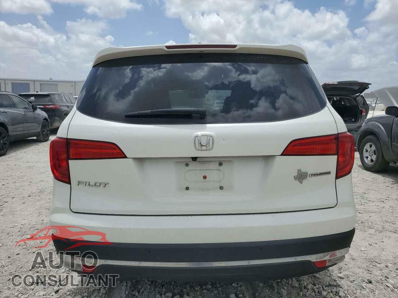 HONDA PILOT 2017 - 5FNYF5H91HB038335
