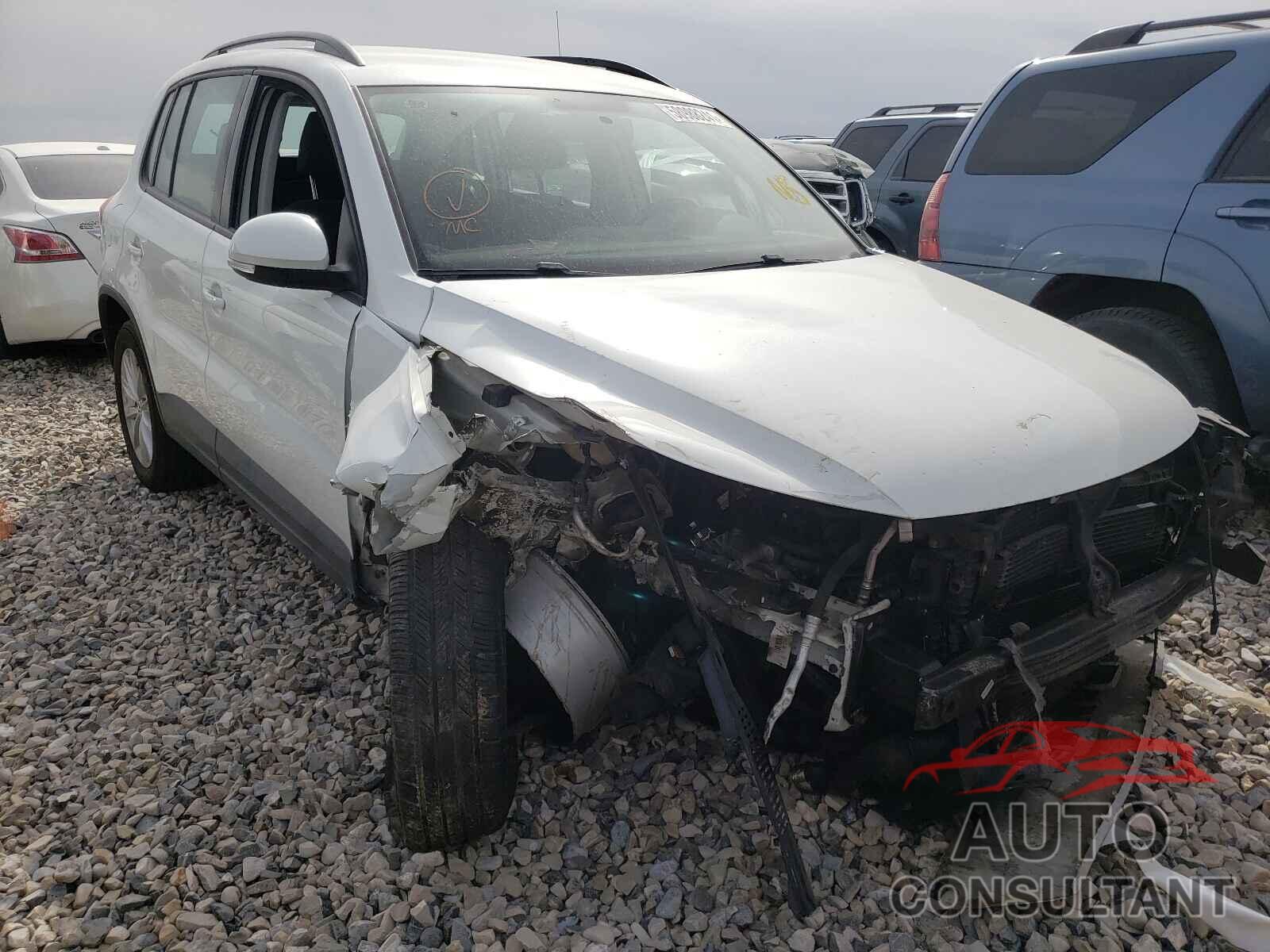 VOLKSWAGEN TIGUAN 2017 - WVGBV7AX1HK052845