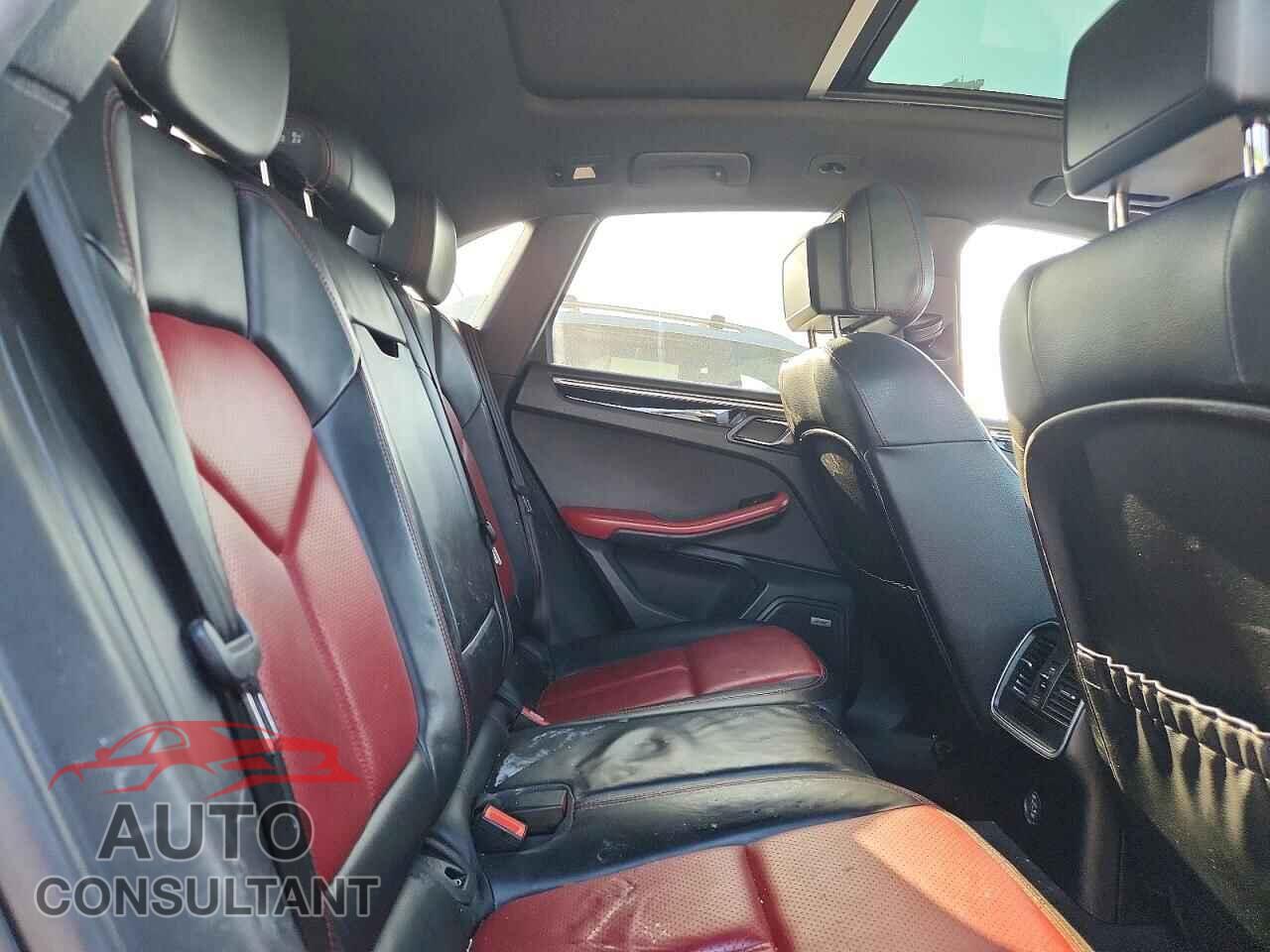 PORSCHE MACAN 2018 - WP1AA2A56JLB05504