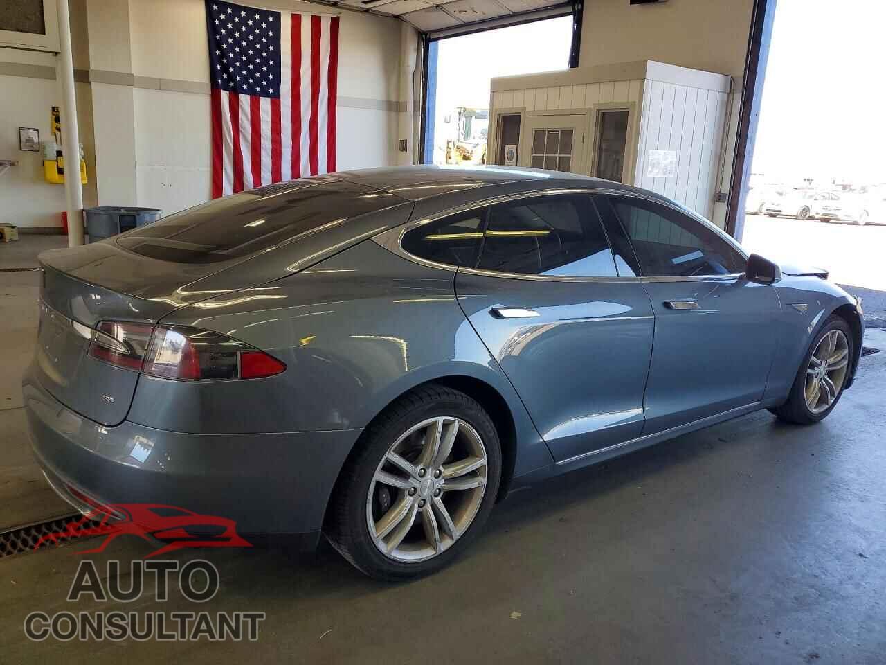 TESLA MODEL S 2013 - 5YJSA1CN8DFP26294
