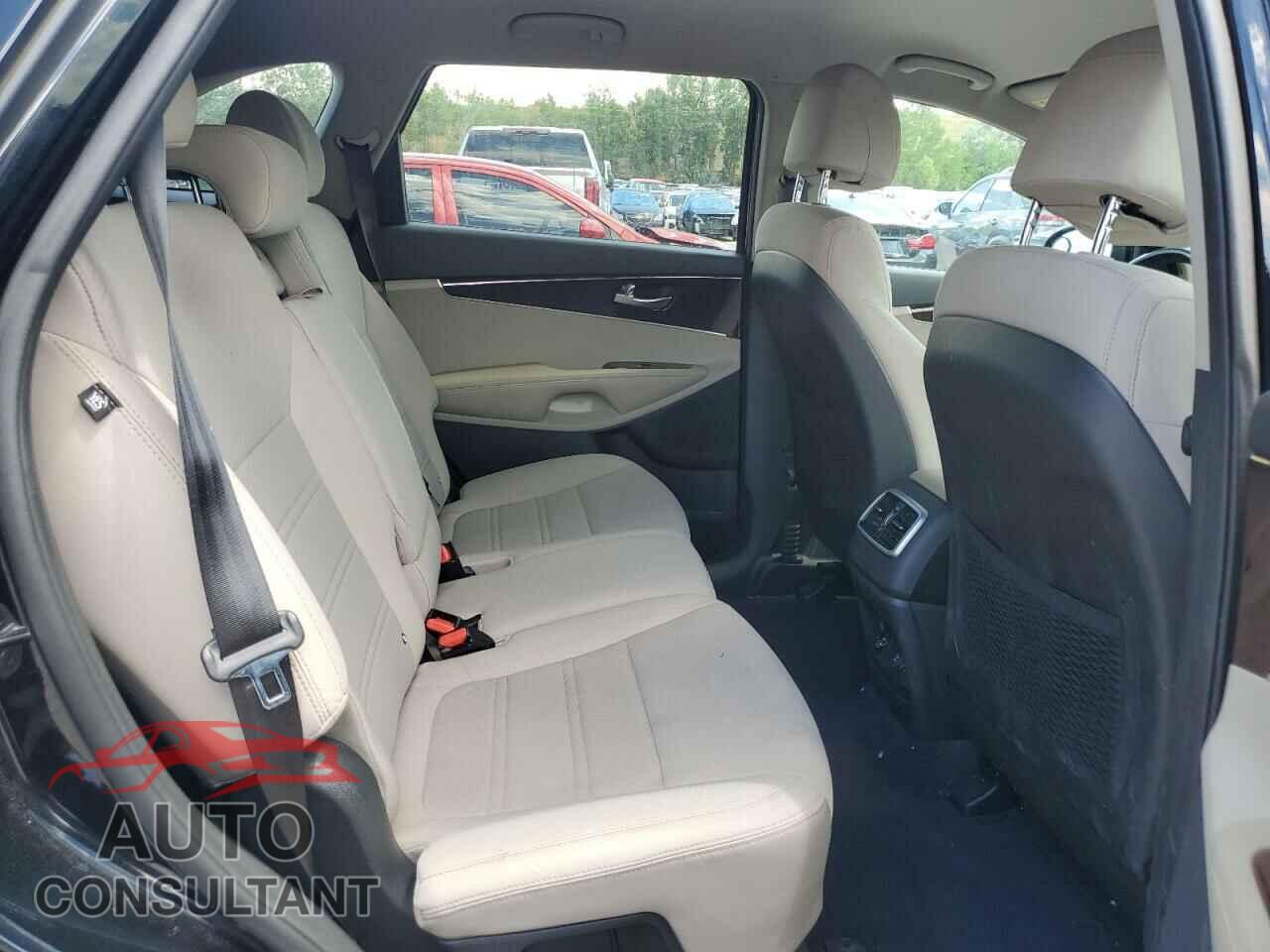 KIA SORENTO 2017 - 5XYPGDA39HG199565