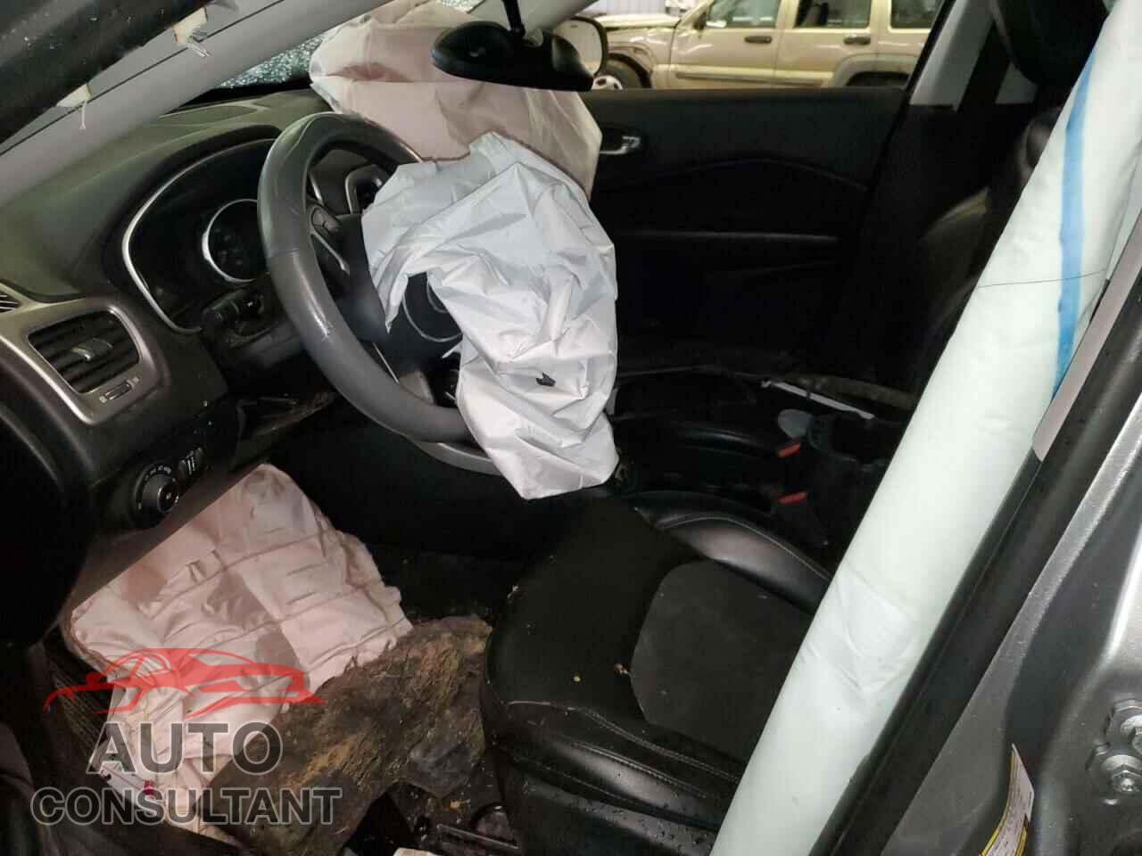JEEP COMPASS 2018 - 3C4NJDBB1JT332025