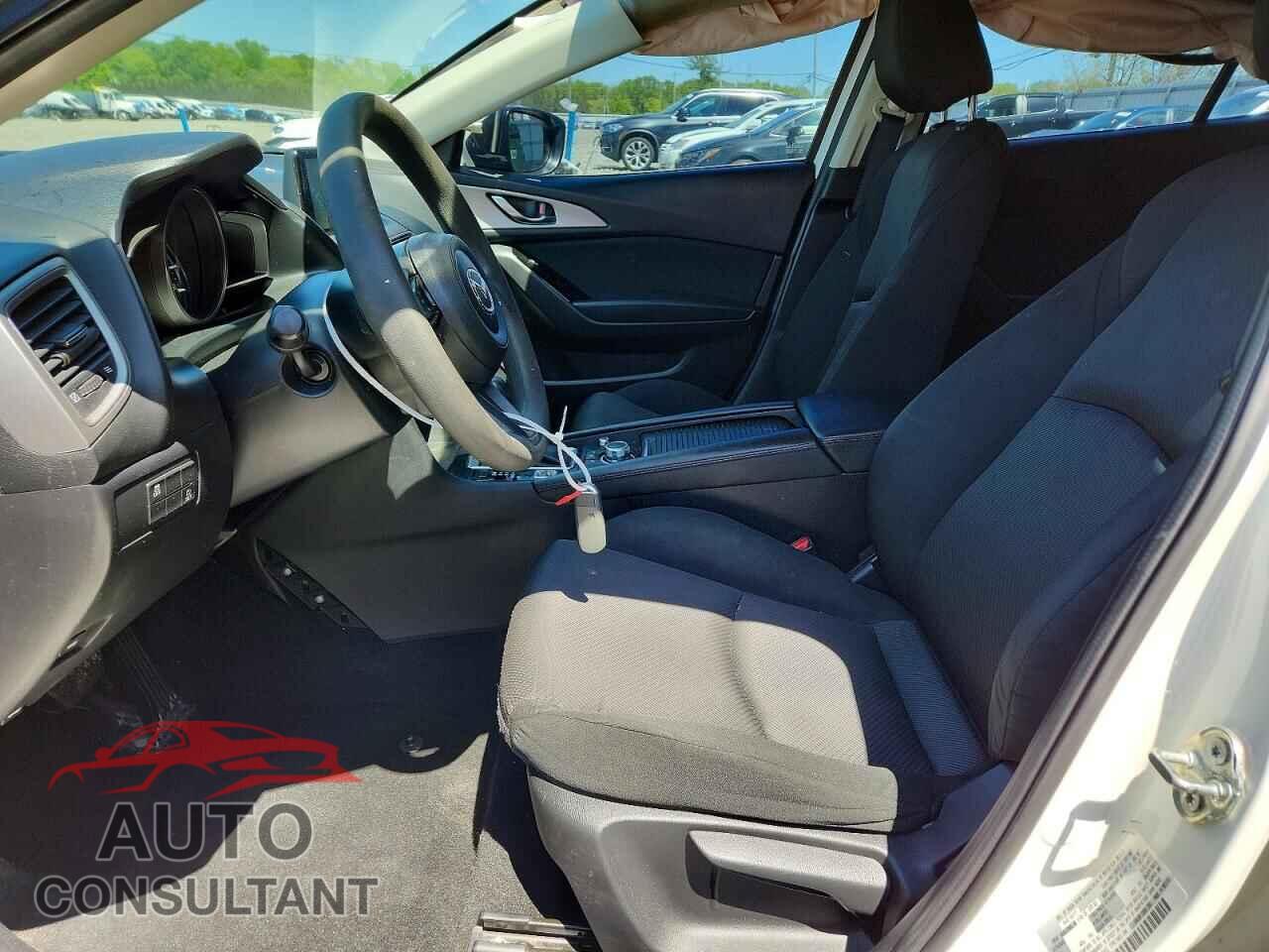 MAZDA 3 2018 - 3MZBN1U77JM174019