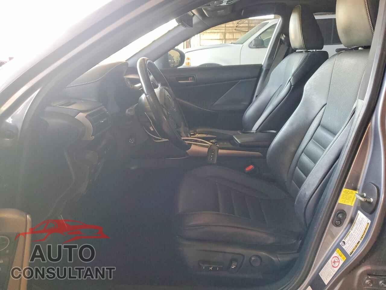 LEXUS IS 2018 - JTHBA1D24J5075584
