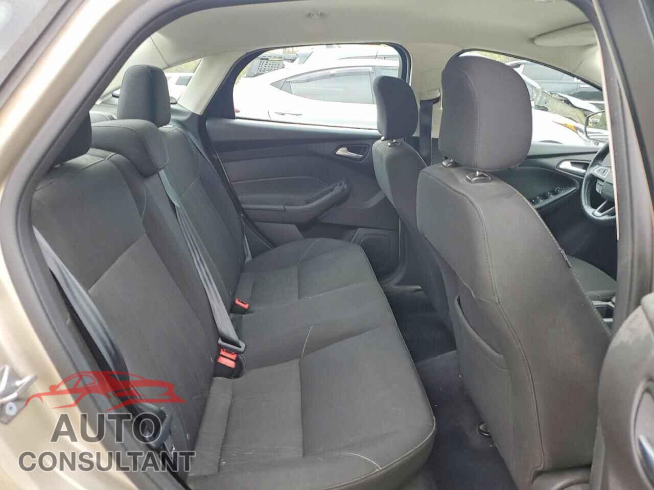 FORD FOCUS 2017 - 1FADP3F24HL207627