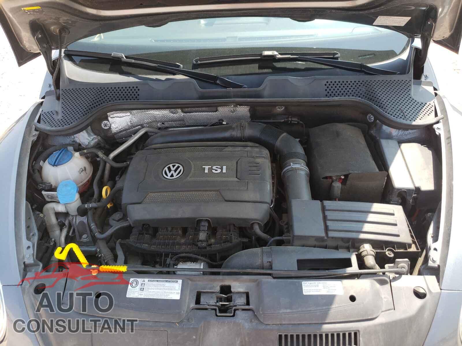 VOLKSWAGEN BEETLE 2017 - 3VWF17AT5HM618641