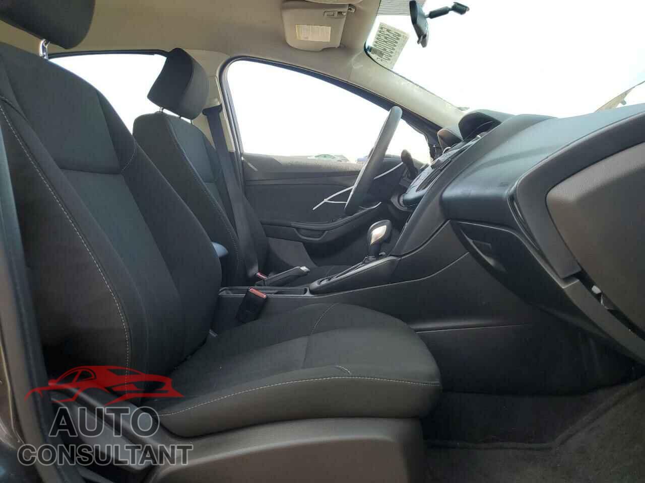 FORD FOCUS 2017 - 1FADP3F24HL244774