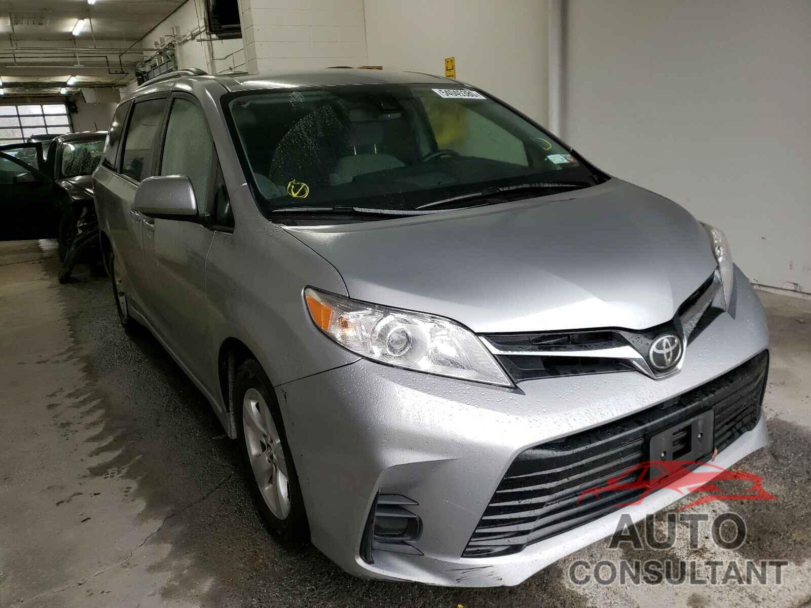 TOYOTA SIENNA 2018 - 5TDKZ3DC2JS950184