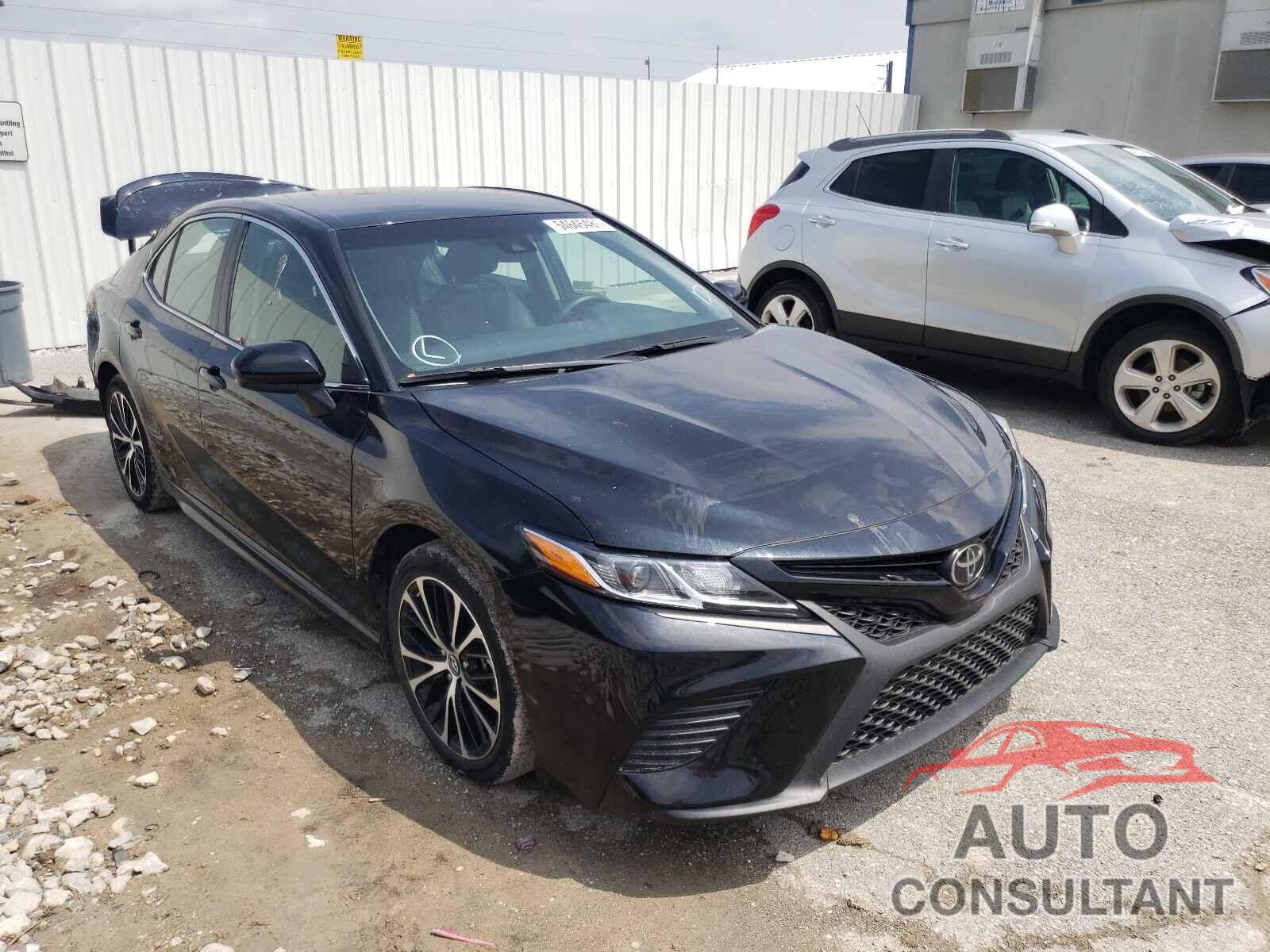 TOYOTA CAMRY 2018 - 4T1B11HK1JU562593