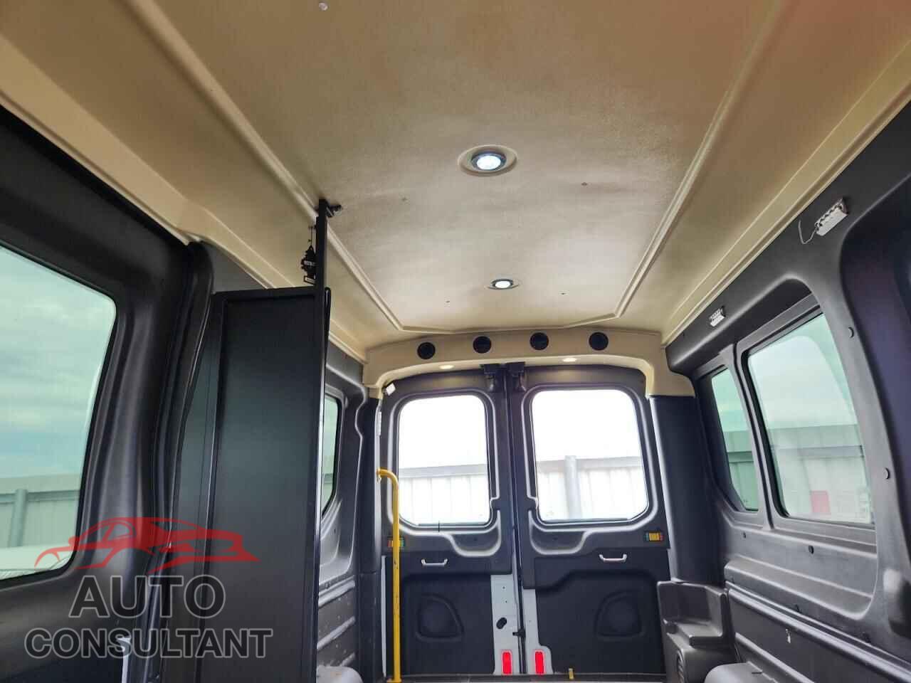 FORD TRANSIT 2017 - 1FTYR2CM9HKA02087