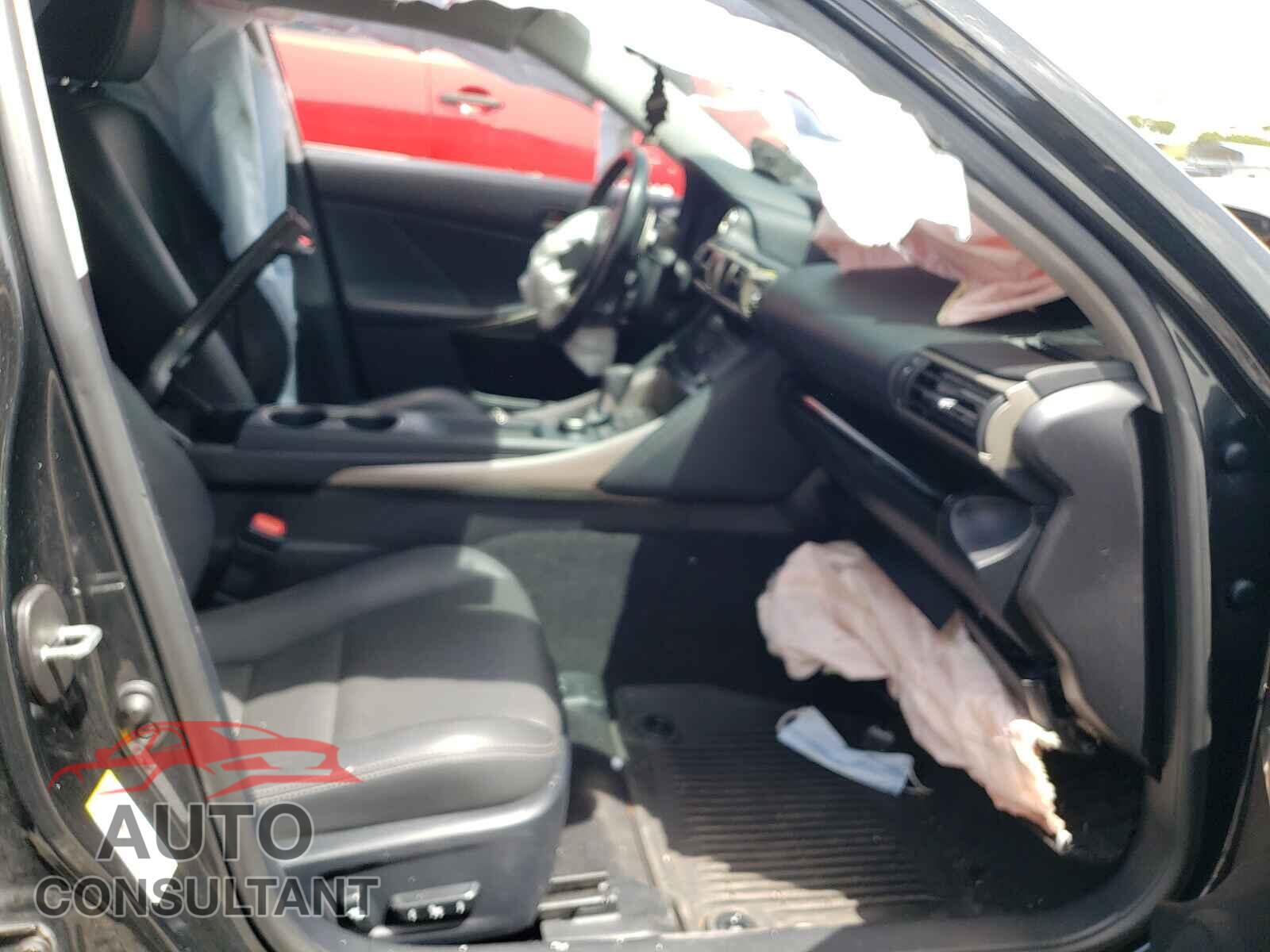 LEXUS IS 2017 - JTHBA1D22H5047079