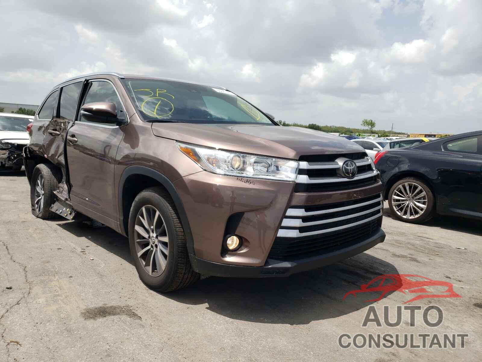 TOYOTA HIGHLANDER 2018 - 5TDKZRFH7JS235557