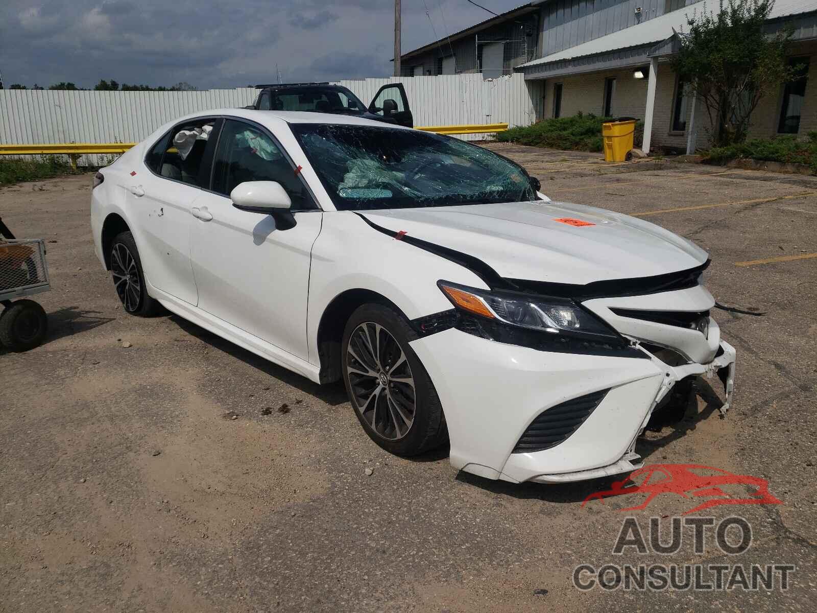 TOYOTA CAMRY 2018 - 4T1B11HK3JU577614