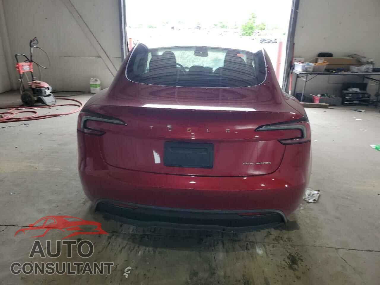 TESLA MODEL 3 2024 - 5YJ3E1EB3RF818657