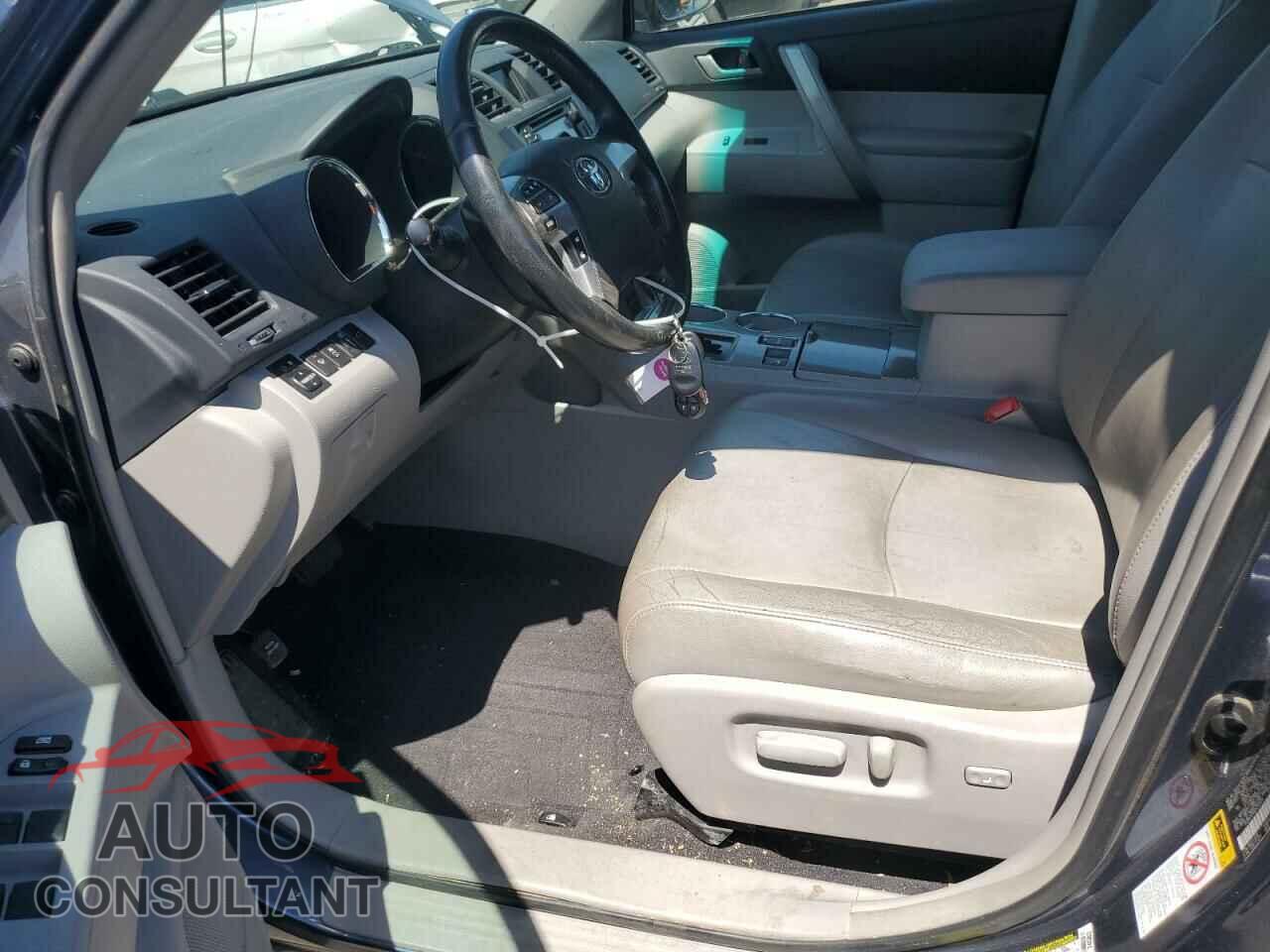 TOYOTA HIGHLANDER 2013 - 5TDBK3EH8DS259454