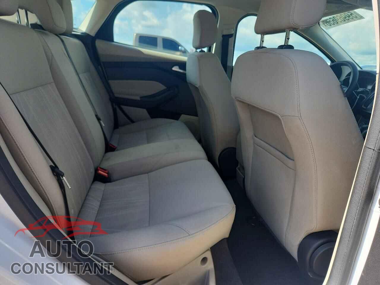 FORD FOCUS 2018 - 1FADP3K21JL231976