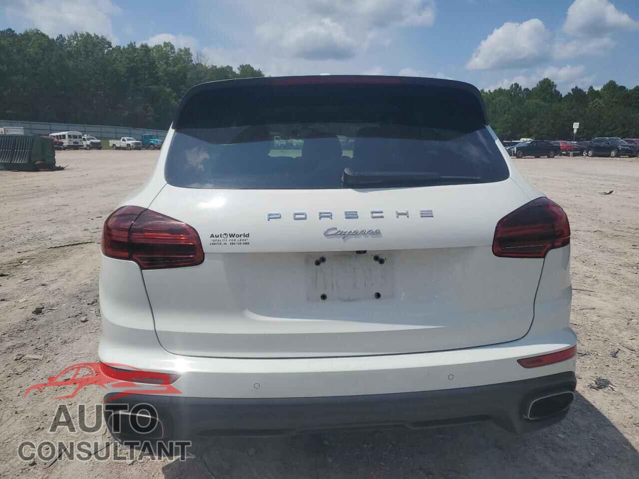 PORSCHE CAYENNE 2017 - WP1AA2A27HKA89979
