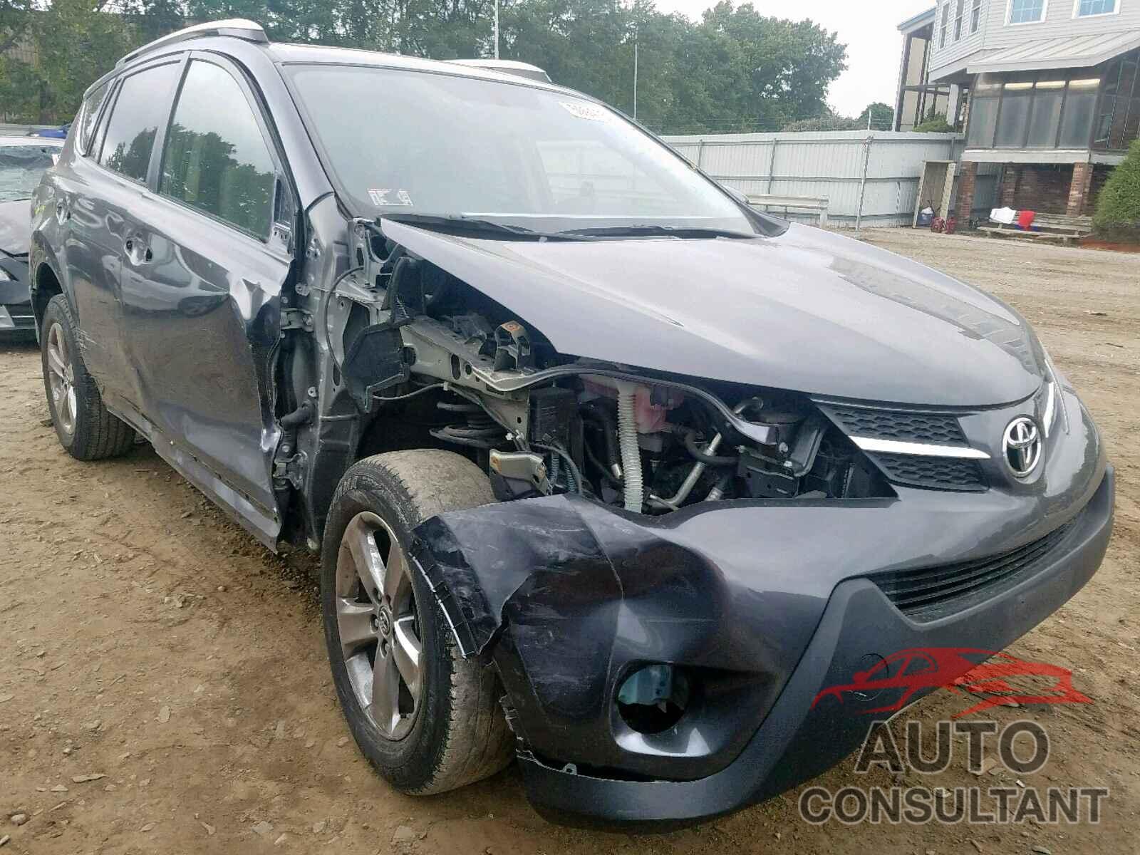 TOYOTA RAV4 XLE 2015 - JTMRFREV5FD103821