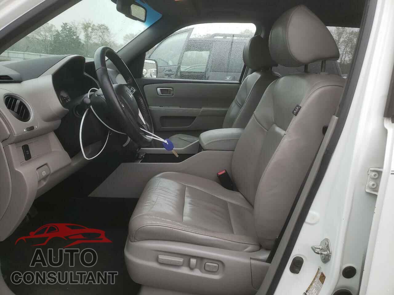 HONDA PILOT 2011 - 5FNYF4H56BB031816