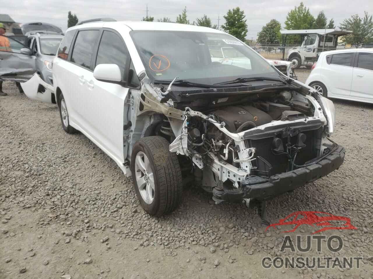 TOYOTA SIENNA 2018 - 5TDKZ3DCXJS916140