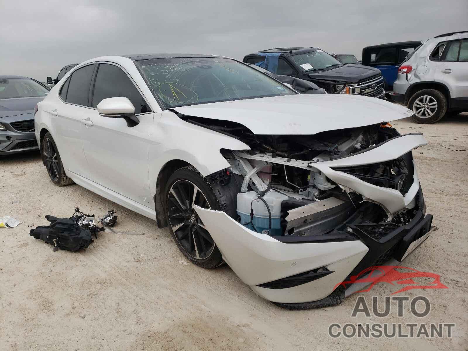 TOYOTA CAMRY 2018 - 4T1B61HK3JU677214