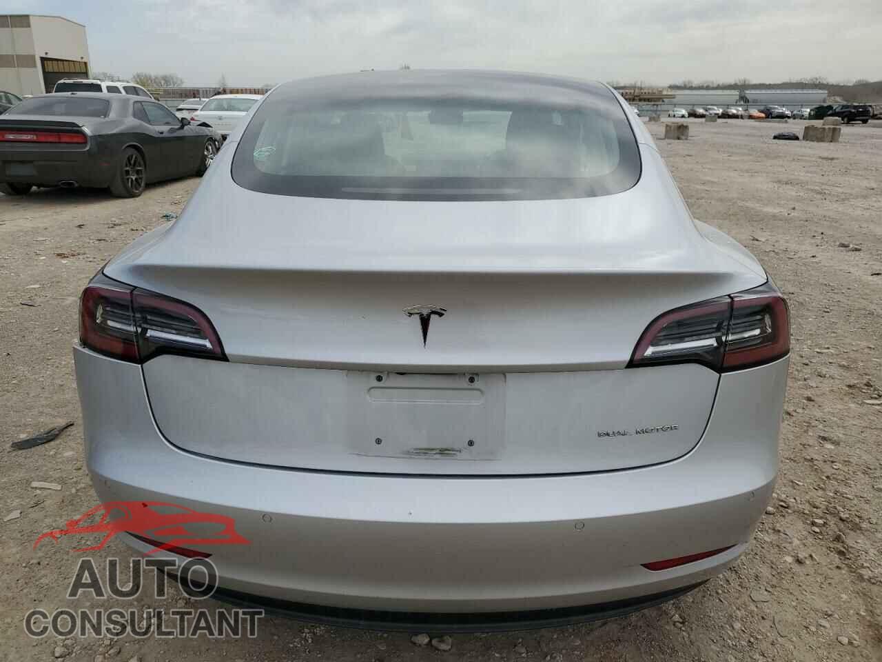 TESLA MODEL 3 2018 - 5YJ3E1EB5JF087606