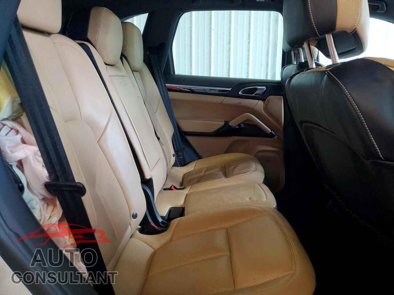 PORSCHE CAYENNE 2018 - WP1AA2A22JKA07176