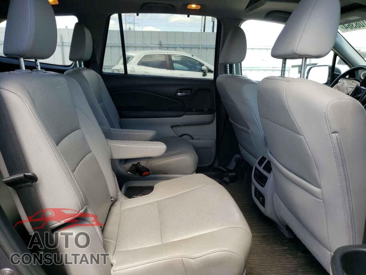 HONDA PILOT 2017 - 5FNYF6H09HB081733