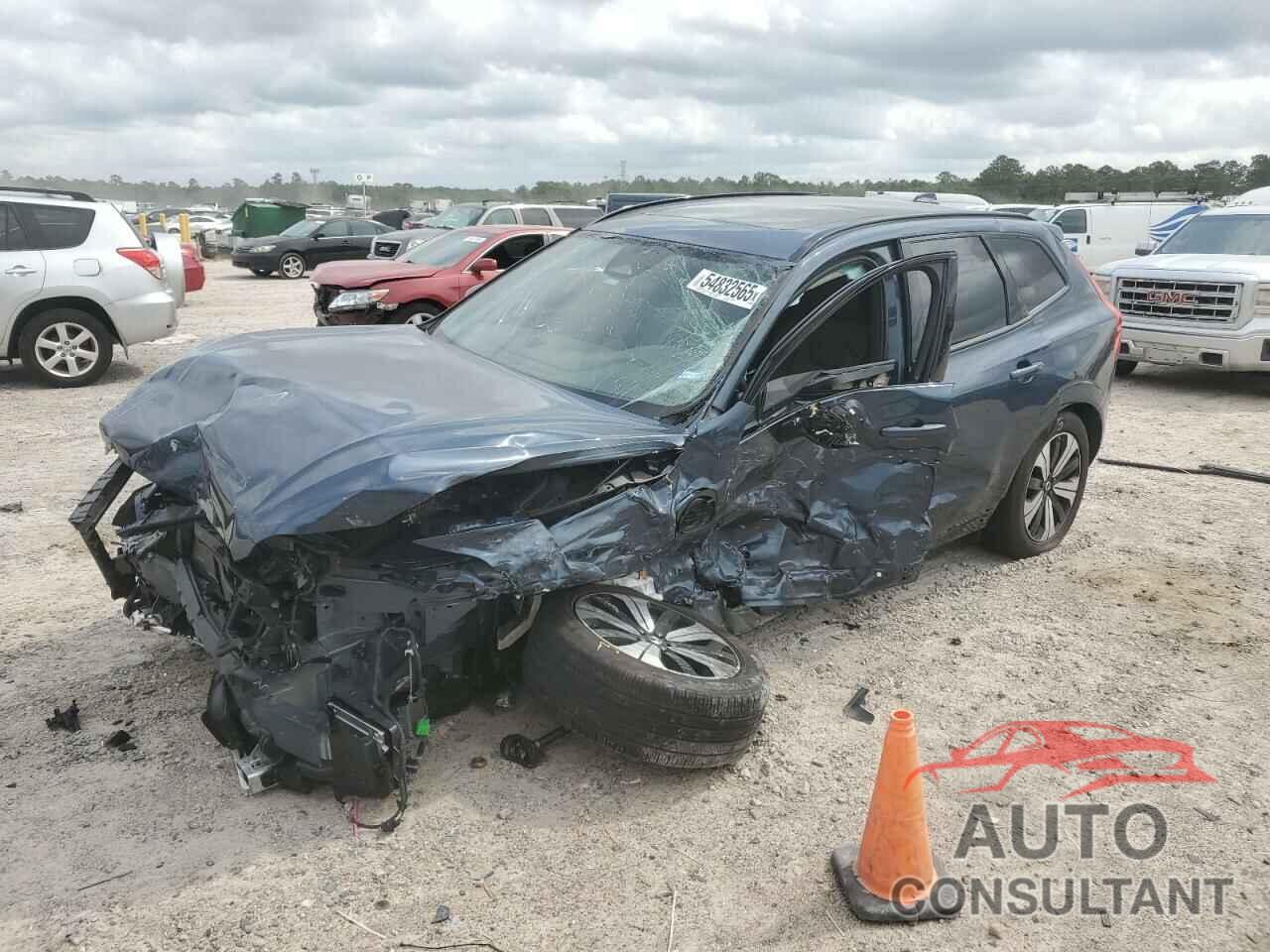 VOLVO XC60 PLUS 2023 - YV4H60DLXP1338593