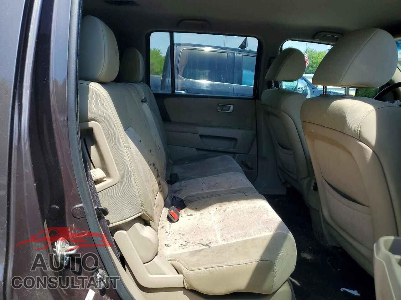 HONDA PILOT 2015 - 5FNYF4H28FB003401