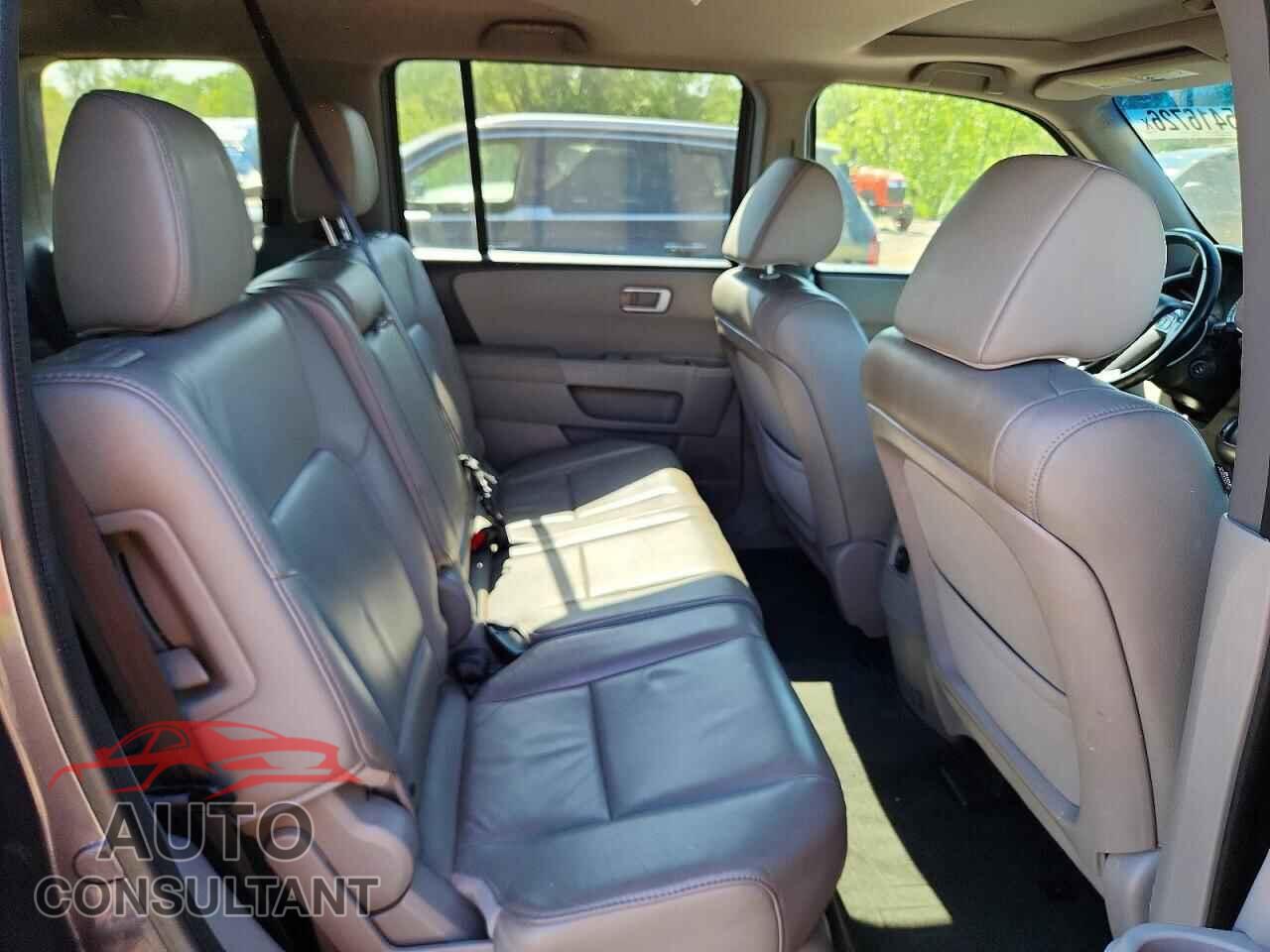 HONDA PILOT 2015 - 5FNYF4H54FB026376