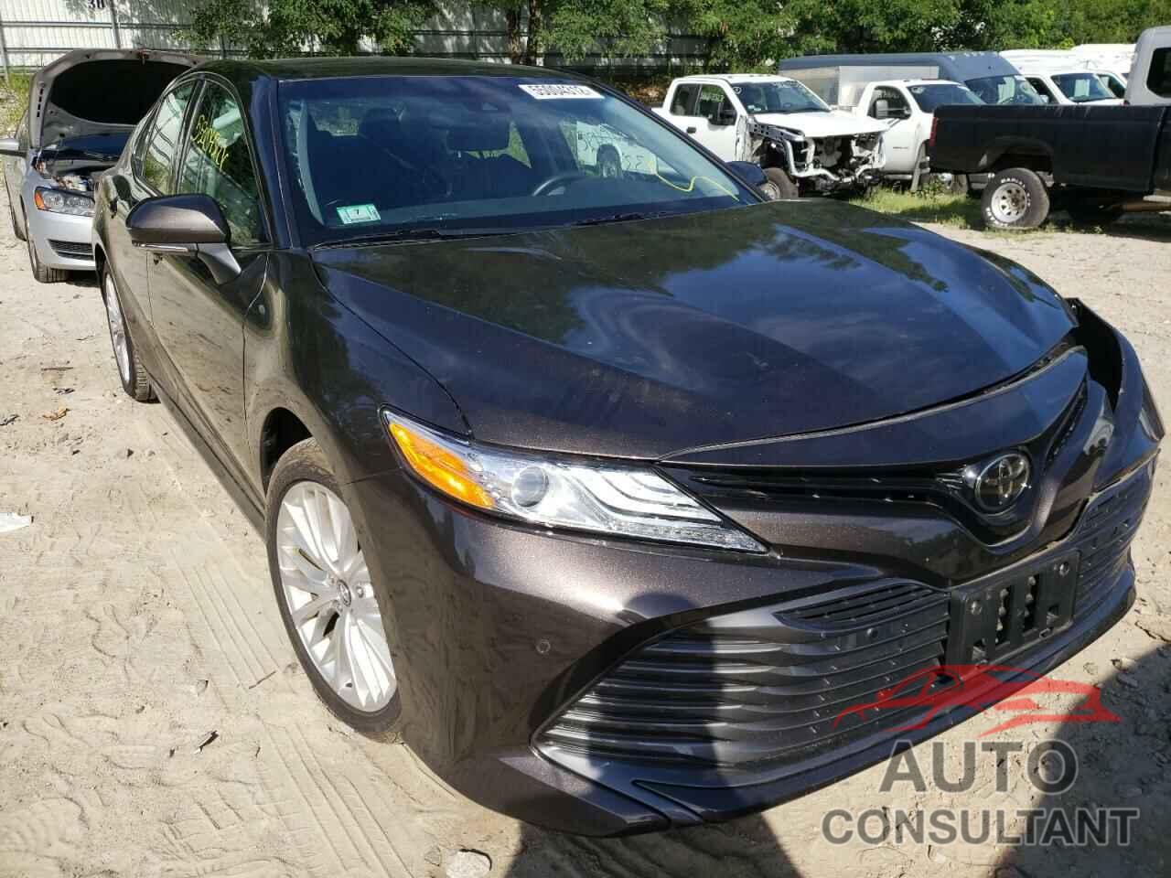 TOYOTA CAMRY 2018 - 4T1B11HK5JU509105