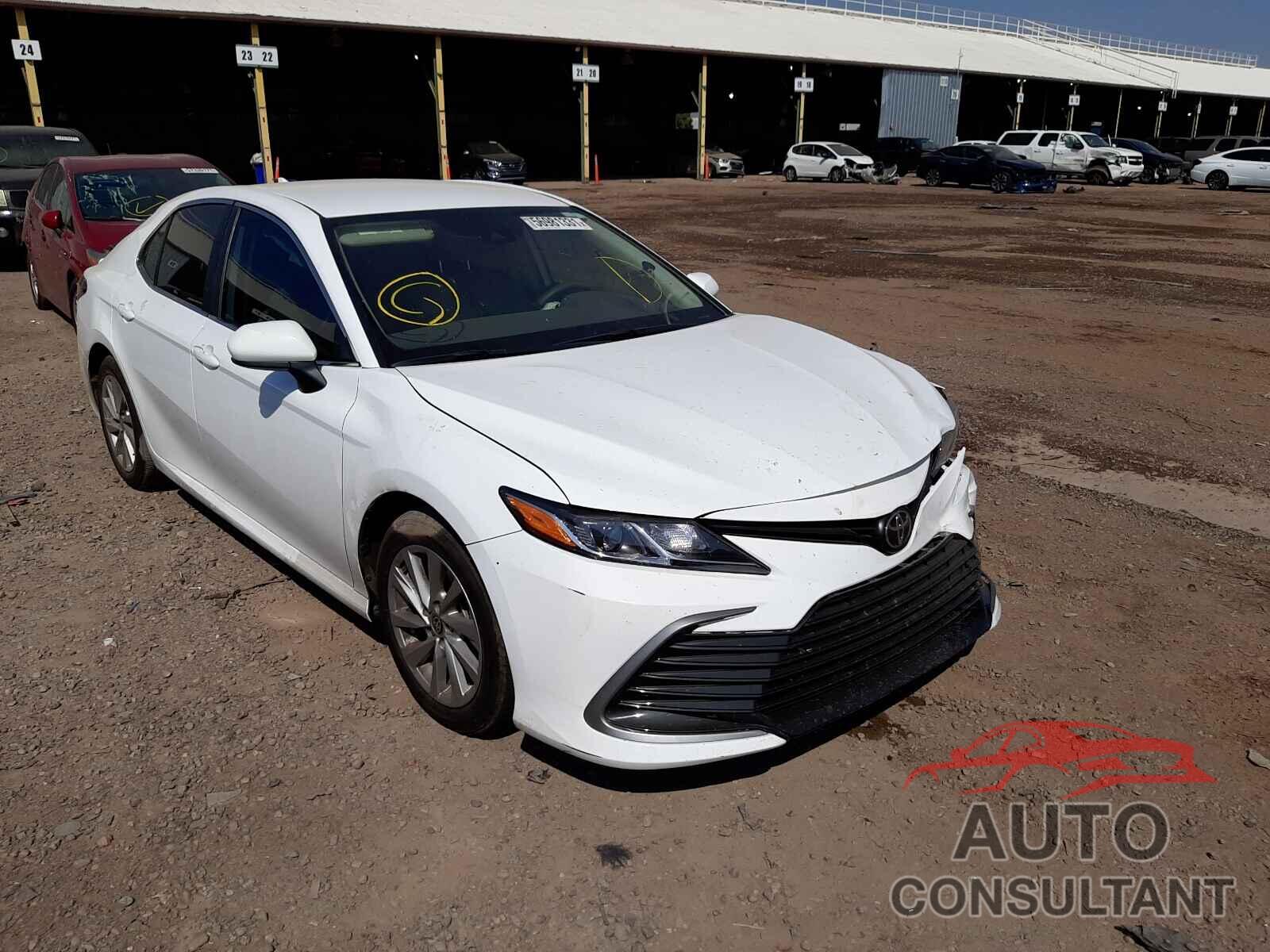 TOYOTA CAMRY 2021 - 4T1C11AK2MU405173