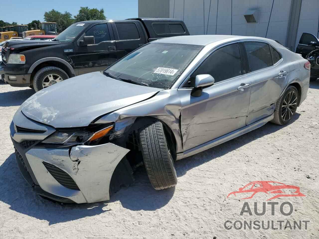 TOYOTA CAMRY 2018 - 4T1B11HK3JU145055