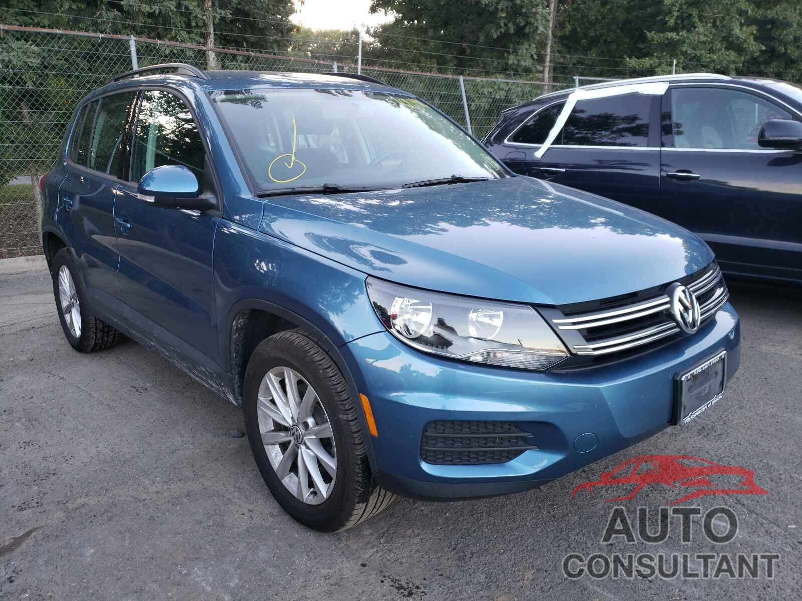 VOLKSWAGEN TIGUAN 2017 - WVGBV7AX1HK044552