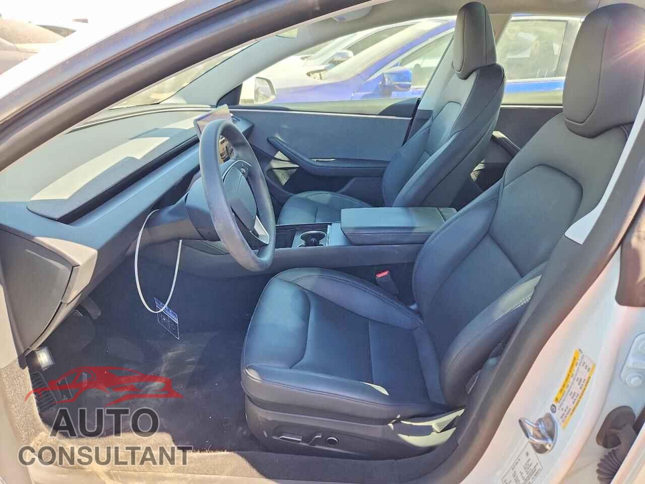 TESLA MODEL 3 2025 - 5YJ3E1EA5SF030735