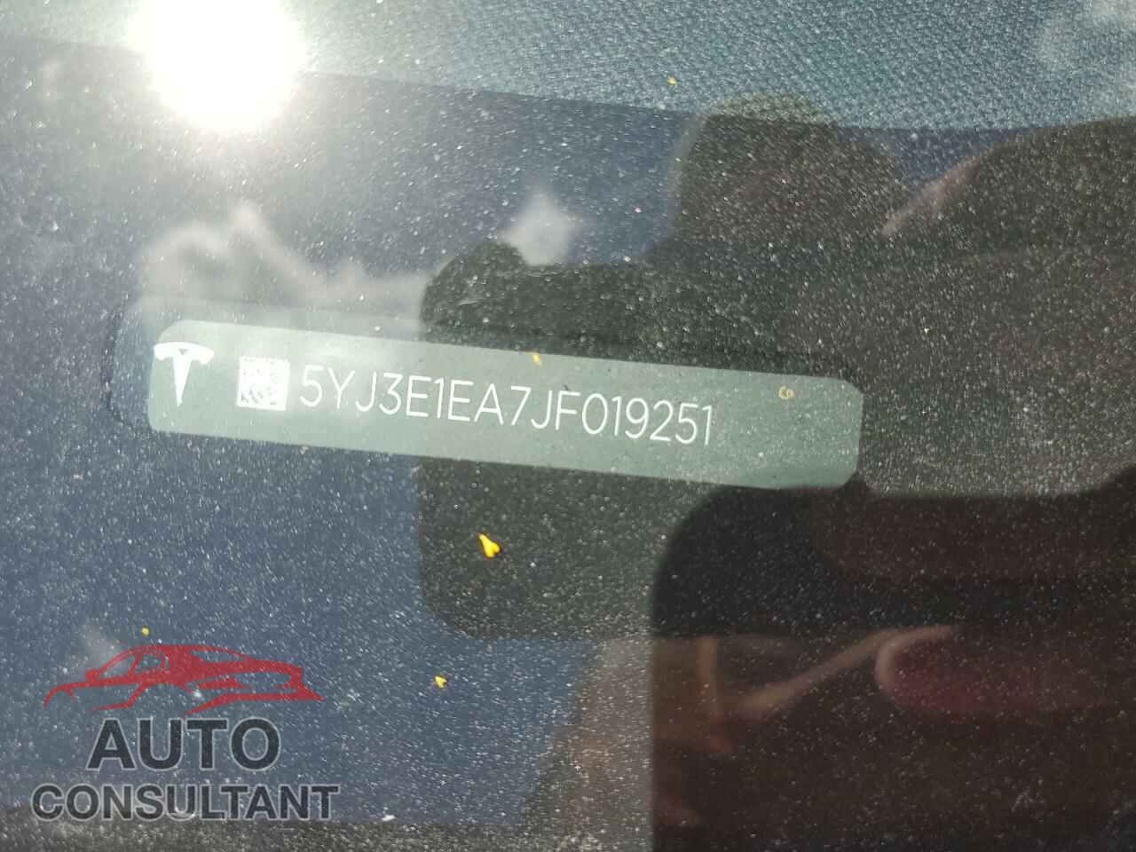 TESLA MODEL 3 2018 - 5YJ3E1EA7JF019251