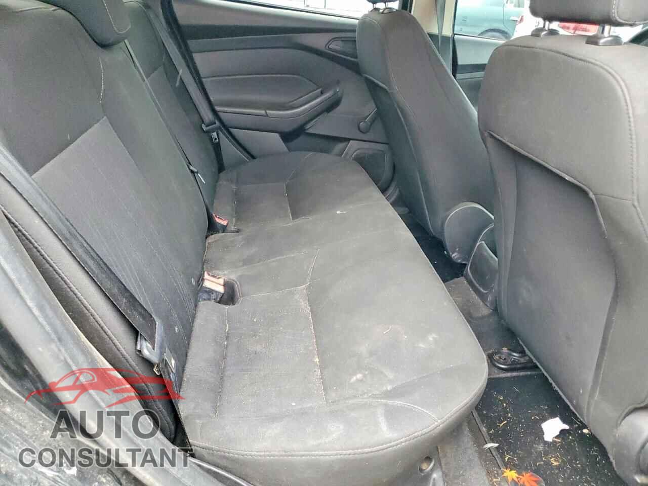 FORD FOCUS 2015 - 1FADP3E22FL334827
