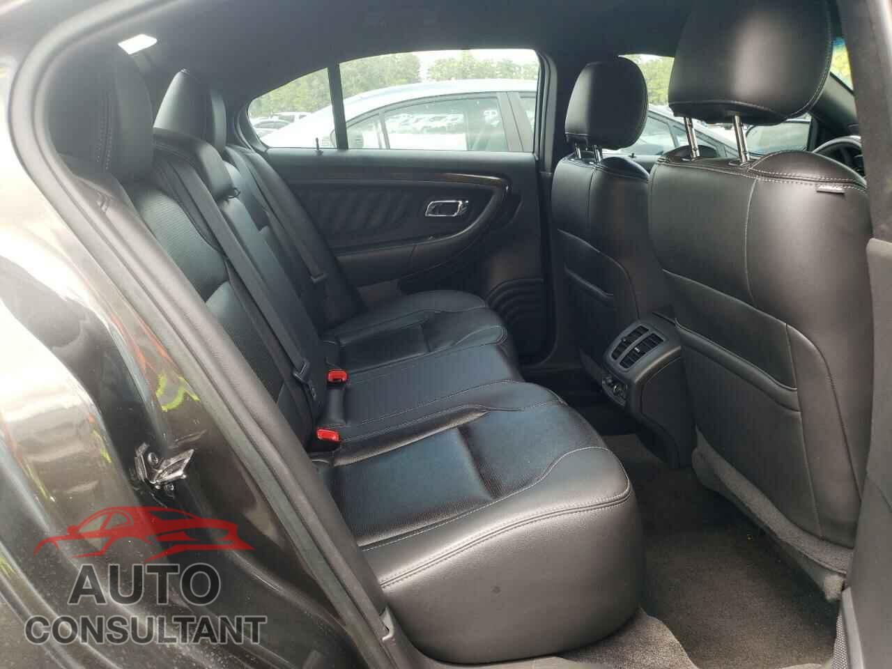 FORD TAURUS 2018 - 1FAHP2F82JG109775