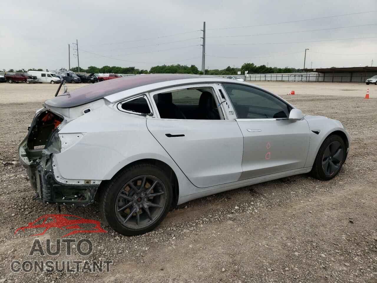 TESLA MODEL 3 2018 - 5YJ3E1EA5JF008779