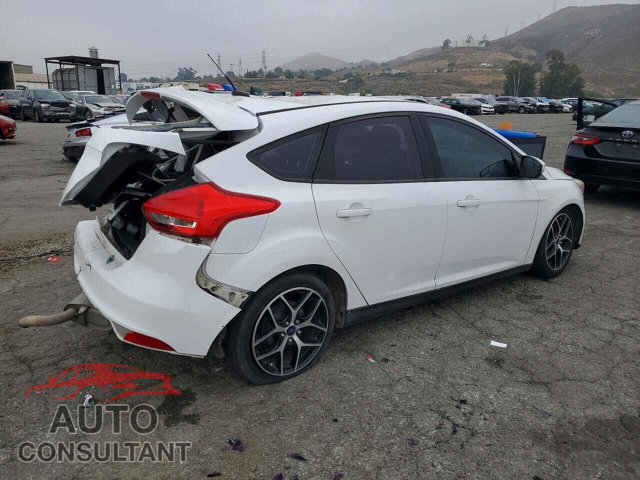 FORD FOCUS 2017 - 1FADP3K24HL232548