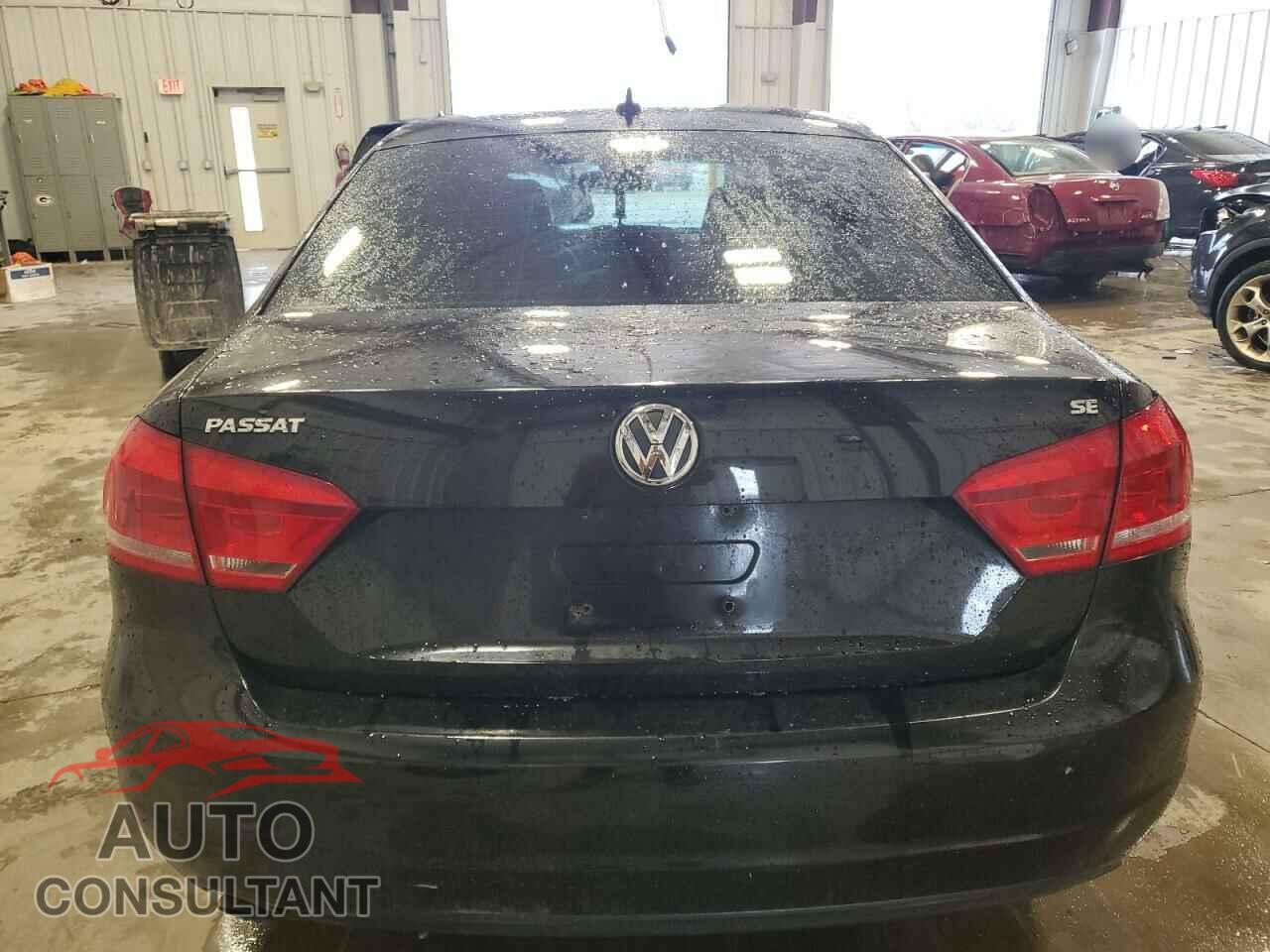 VOLKSWAGEN PASSAT 2013 - 1VWBP7A38DC048224