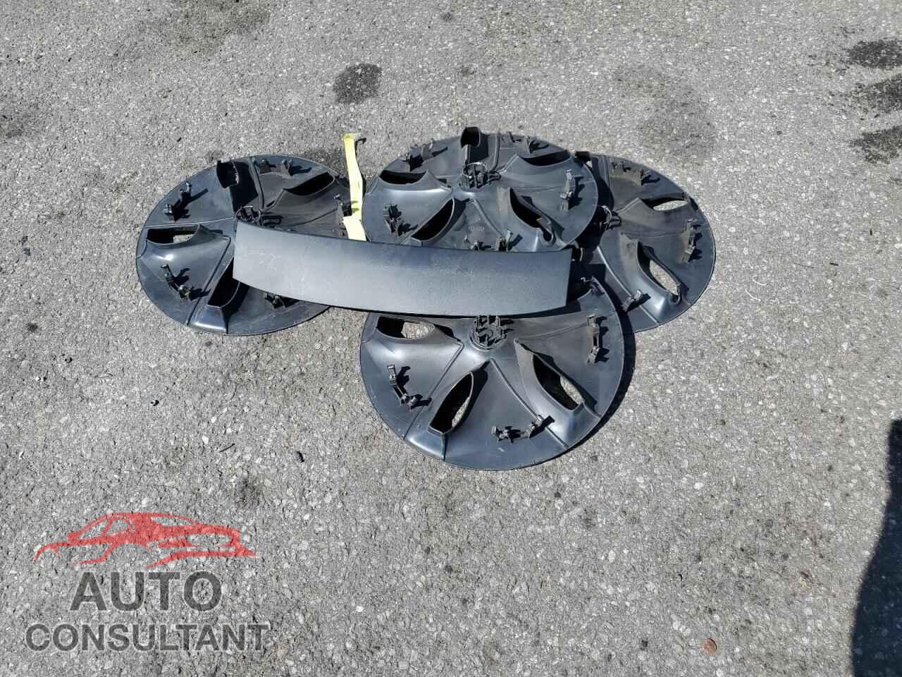 TESLA MODEL 3 2024 - 5YJ3E1EA5RF831272
