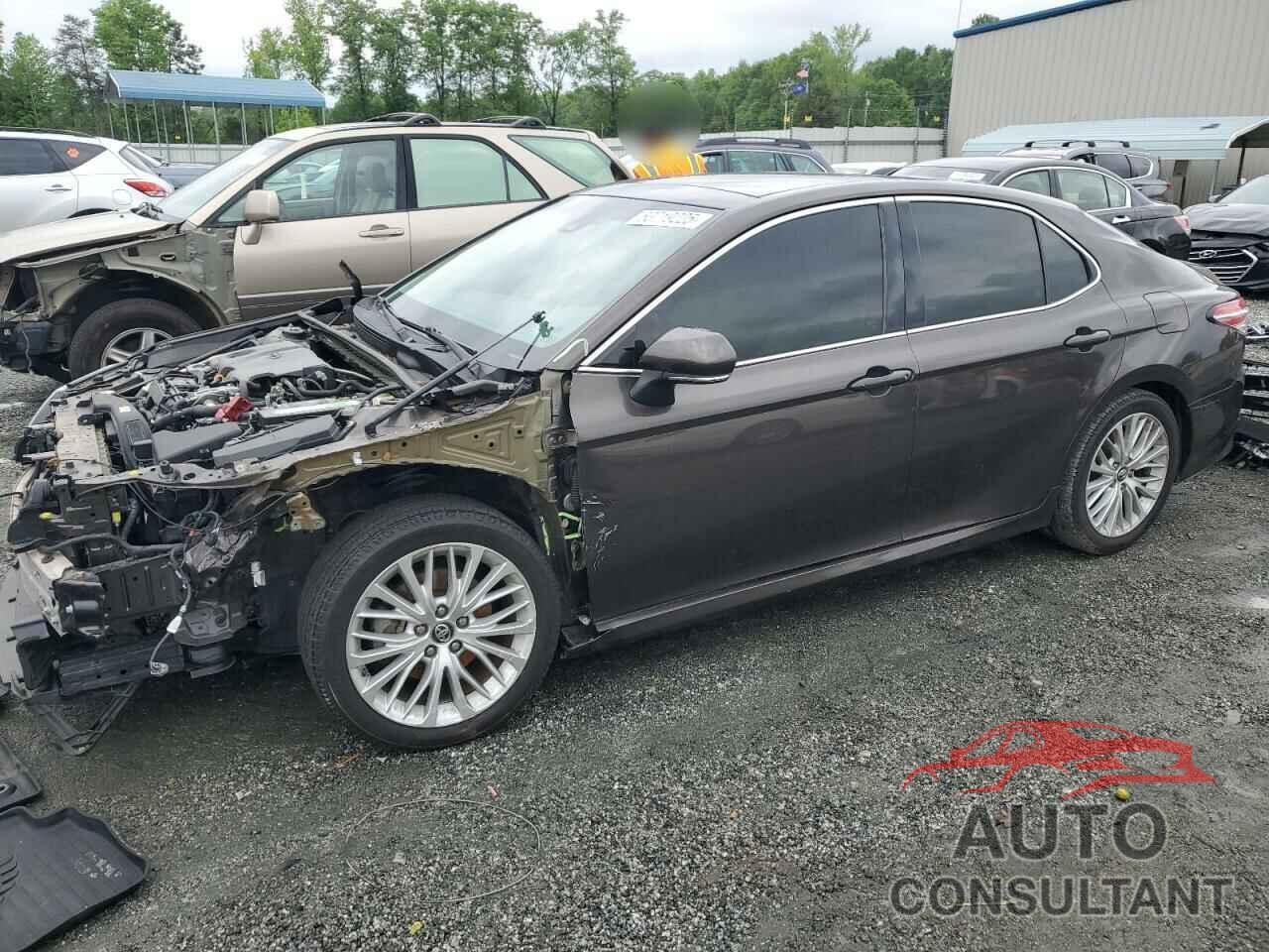 TOYOTA CAMRY 2018 - 4T1B11HK5JU102109