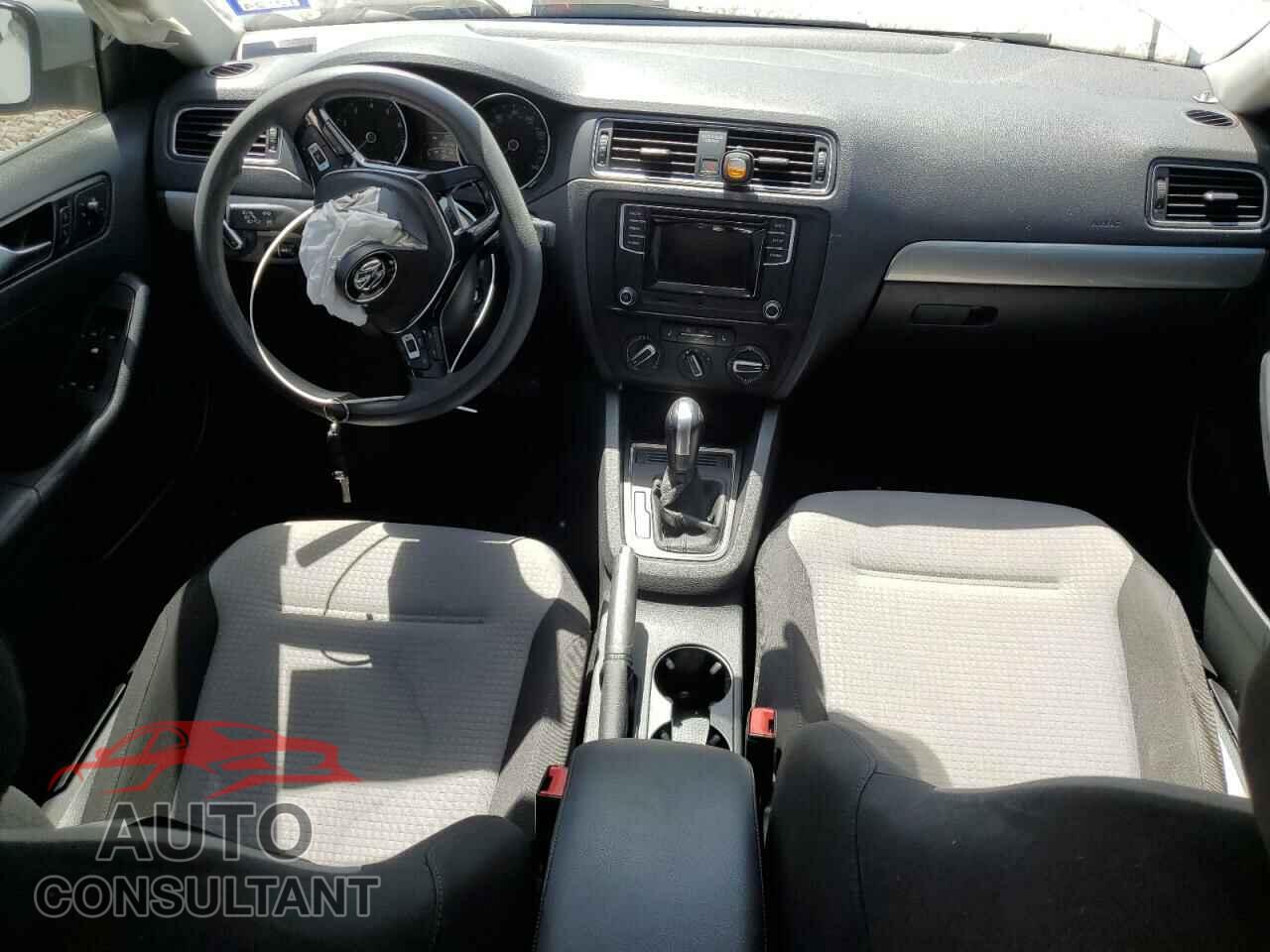 VOLKSWAGEN JETTA 2017 - 3VW2B7AJXHM257191