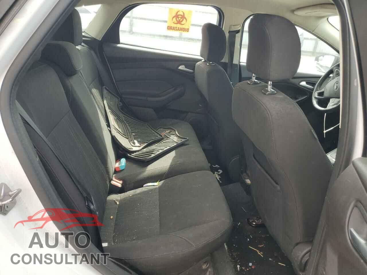 FORD FOCUS 2016 - 1FADP3K28GL372536