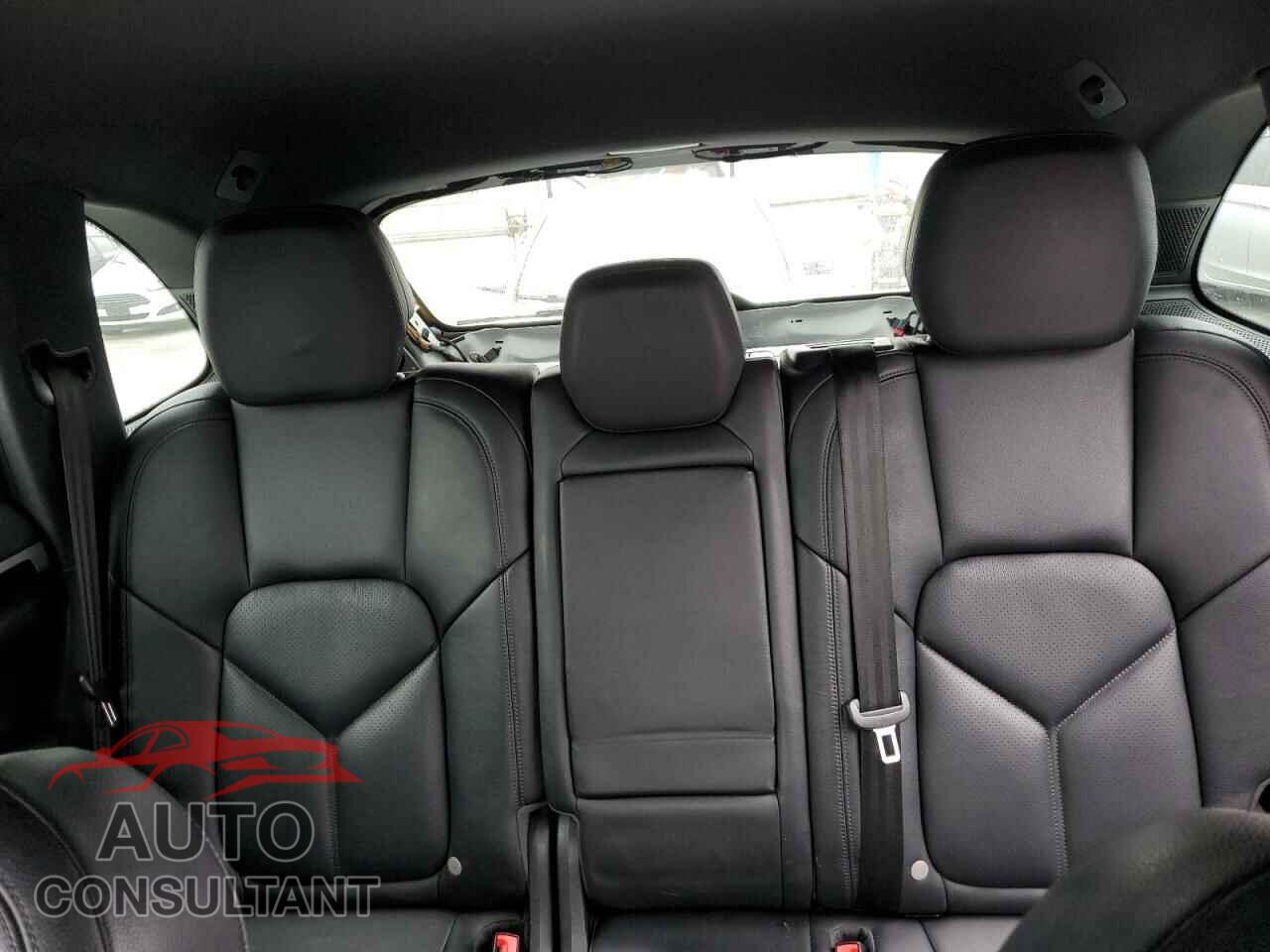PORSCHE CAYENNE 2018 - WP1AA2A2XJKA00301
