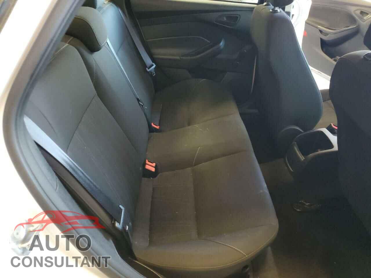 FORD FOCUS 2017 - 1FADP3E24HL207628