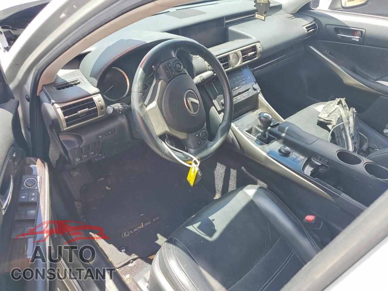LEXUS IS 2014 - JTHBE1D20E5011391